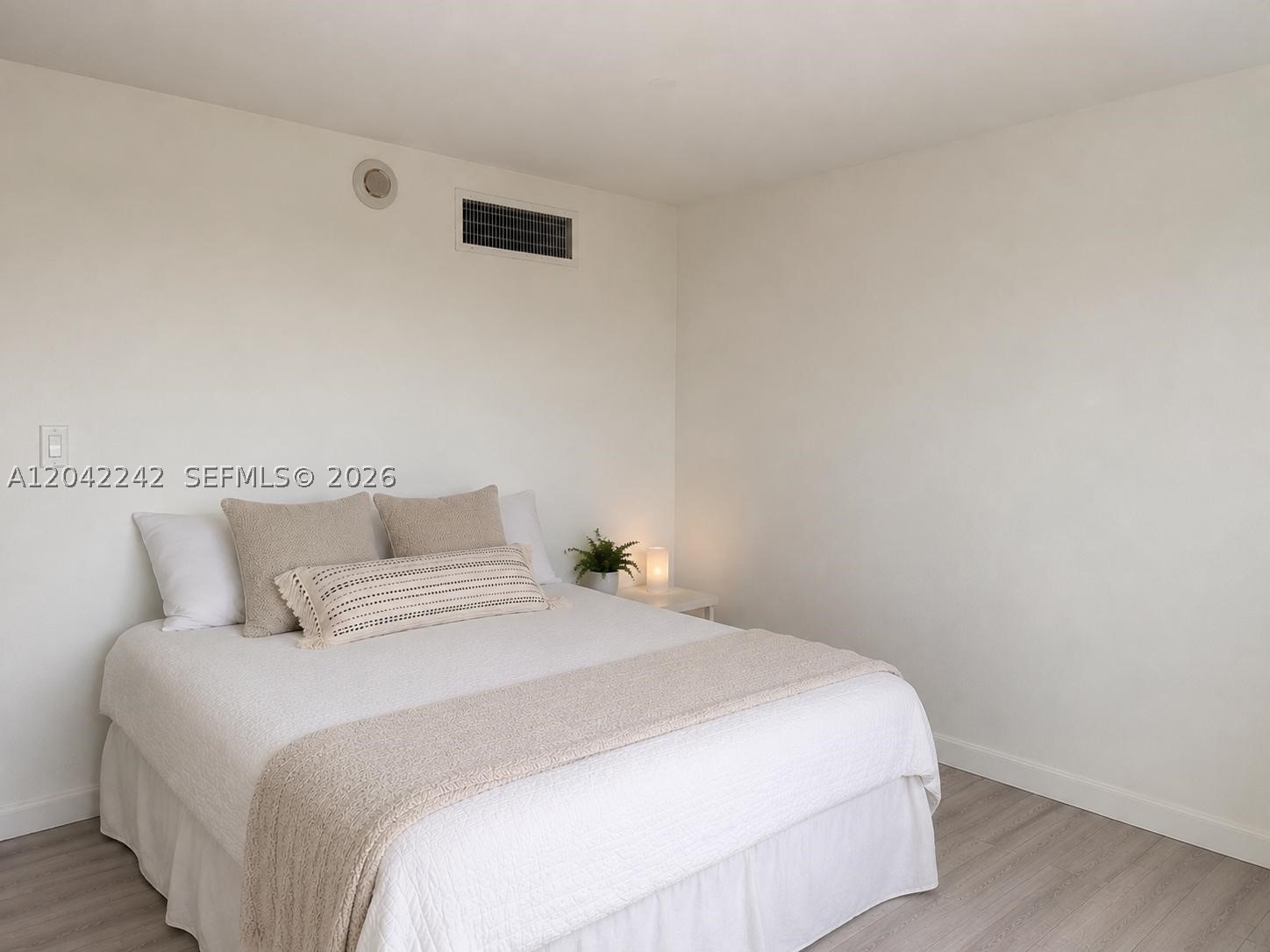 HARBOUR HOUSE CONDO - Residential