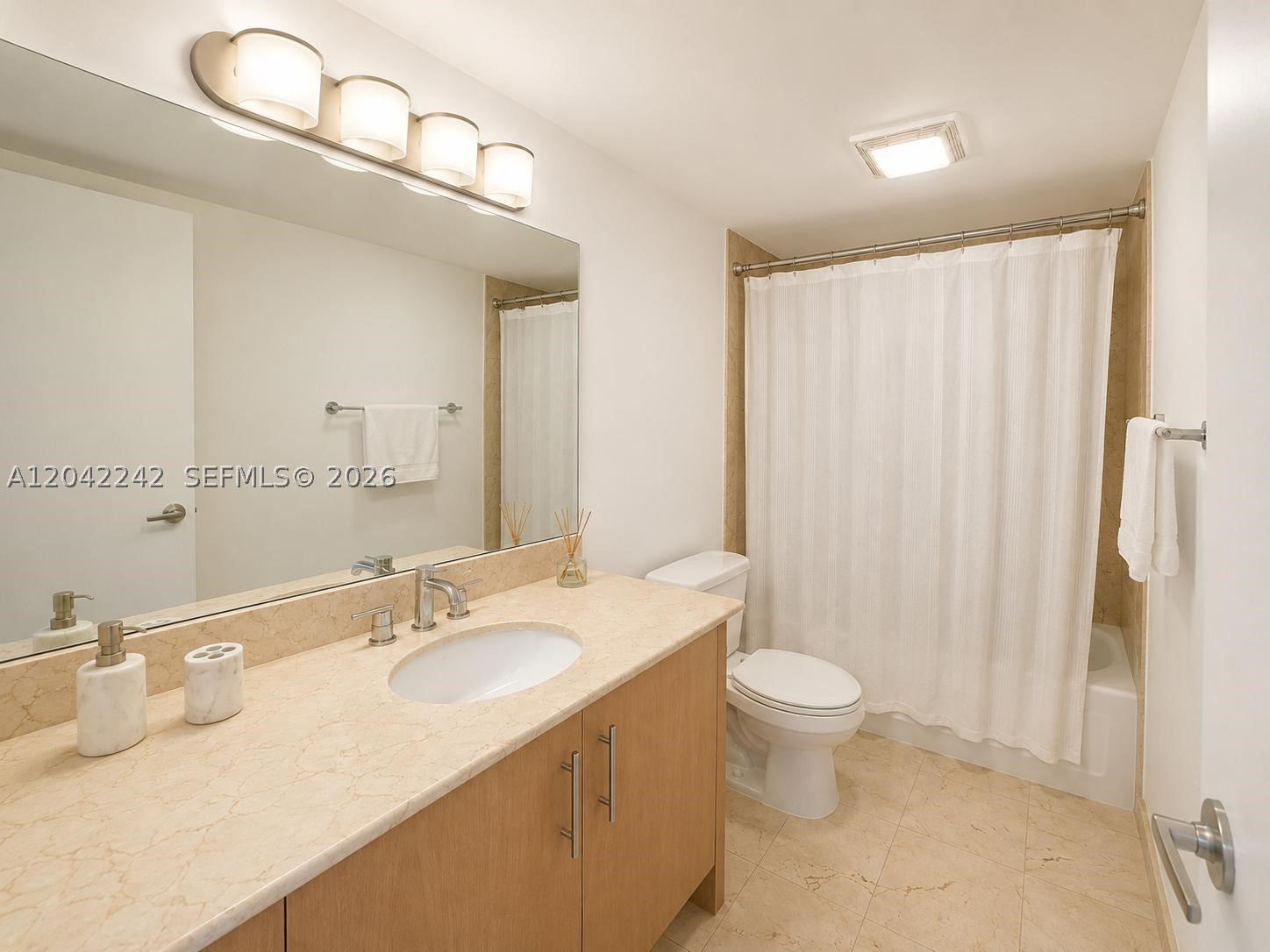 HARBOUR HOUSE CONDO - Residential