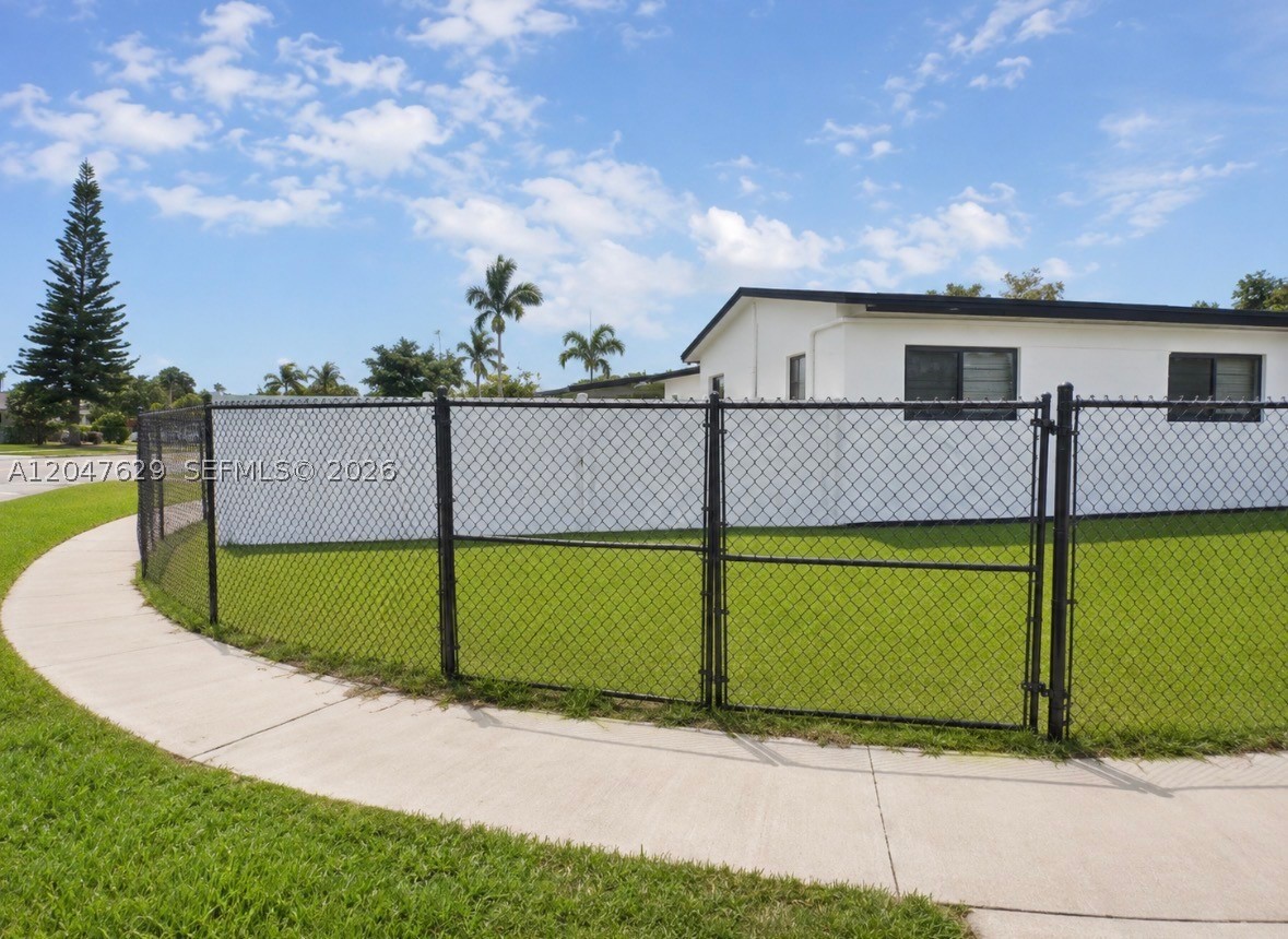 EAST DIXIE PARK 1ST ADDN - Residential