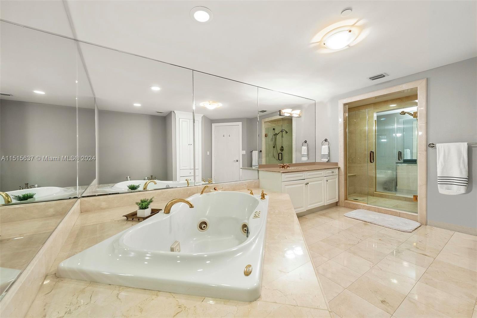 GRAND BAY RESIDENCES COND - Residential