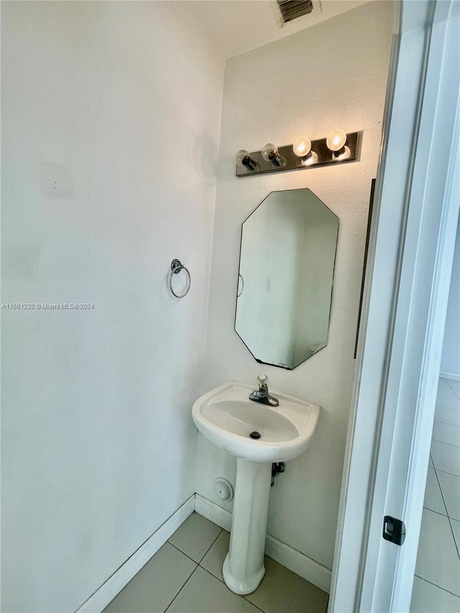 ISLANDS AT DORAL NORTHWES - Residential Lease