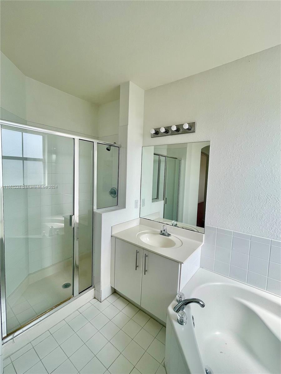 ISLANDS AT DORAL NORTHWES - Residential Lease