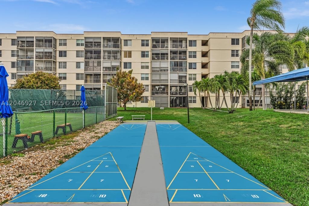 HOLLYBROOK GOLF AND - Residential