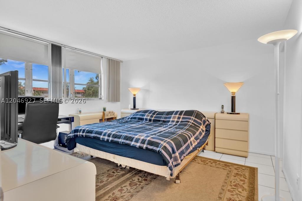HOLLYBROOK GOLF AND - Residential