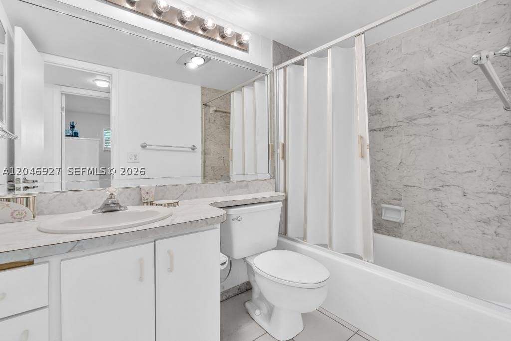 HOLLYBROOK GOLF AND - Residential