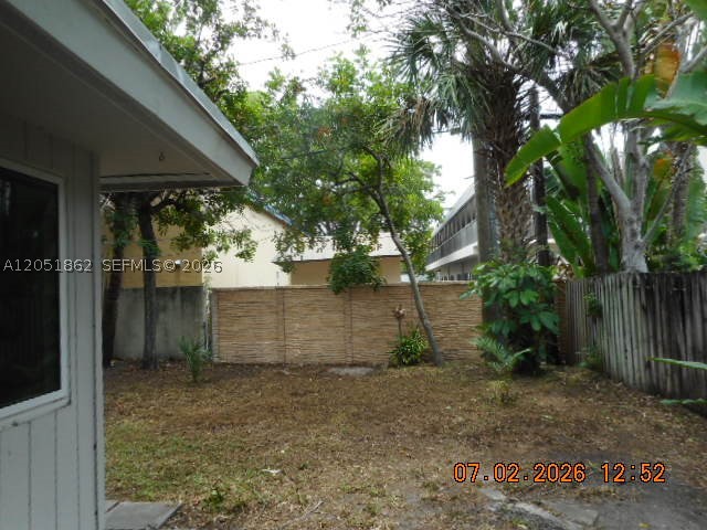 MANOR SQUARE - Residential Income