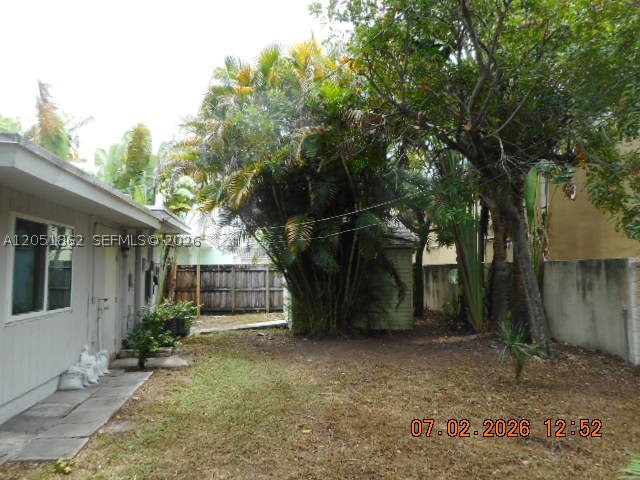 MANOR SQUARE - Residential Income