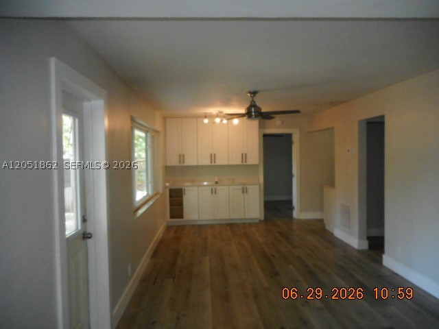MANOR SQUARE - Residential Income