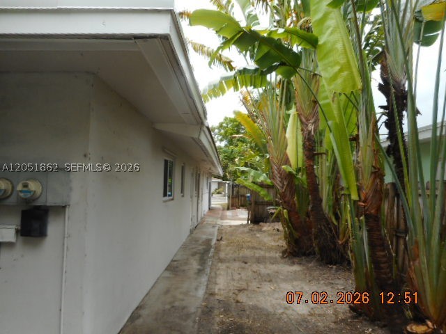 MANOR SQUARE - Residential Income
