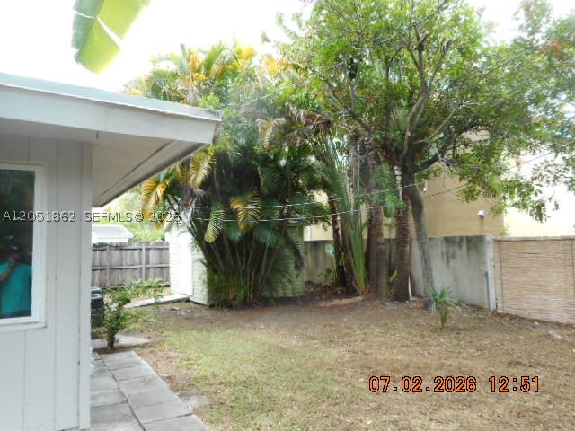 MANOR SQUARE - Residential Income
