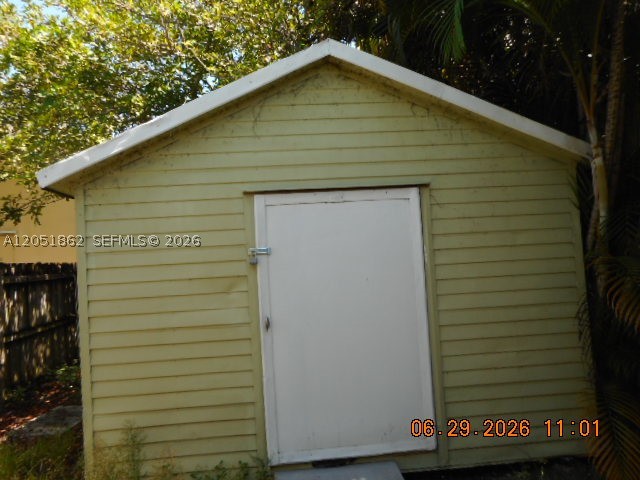 MANOR SQUARE - Residential Income