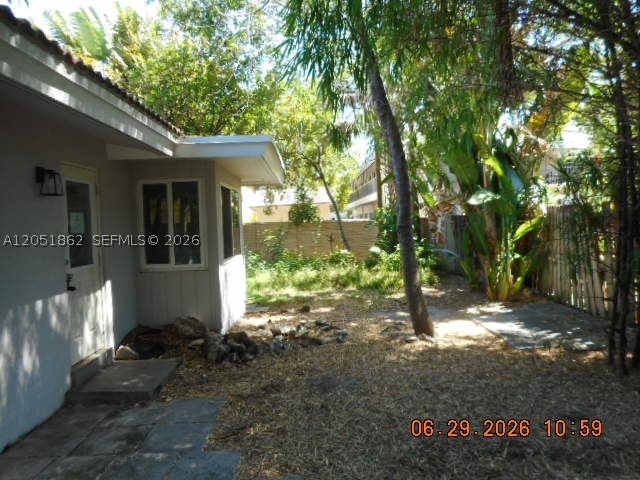 MANOR SQUARE - Residential Income