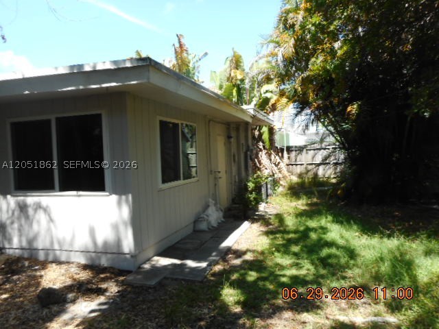 MANOR SQUARE - Residential Income
