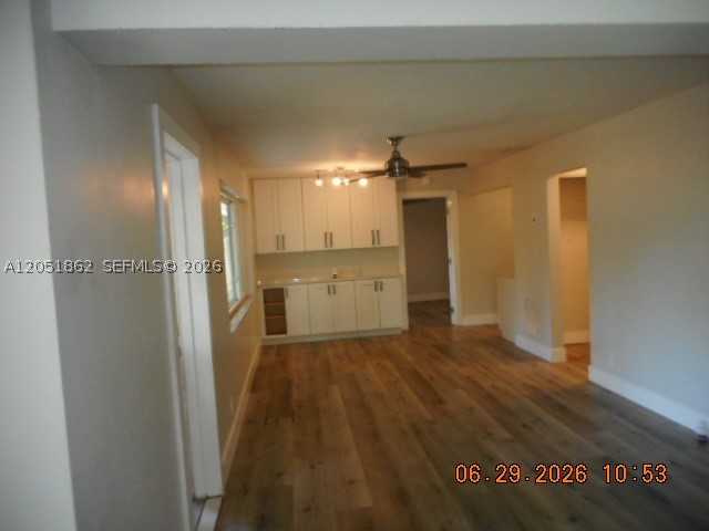 MANOR SQUARE - Residential Income