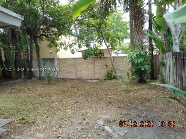 MANOR SQUARE - Residential Income
