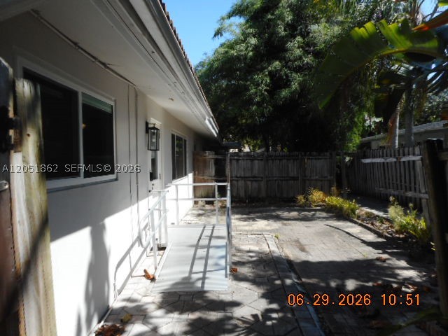 MANOR SQUARE - Residential Income