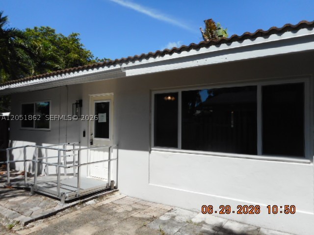 MANOR SQUARE - Residential Income