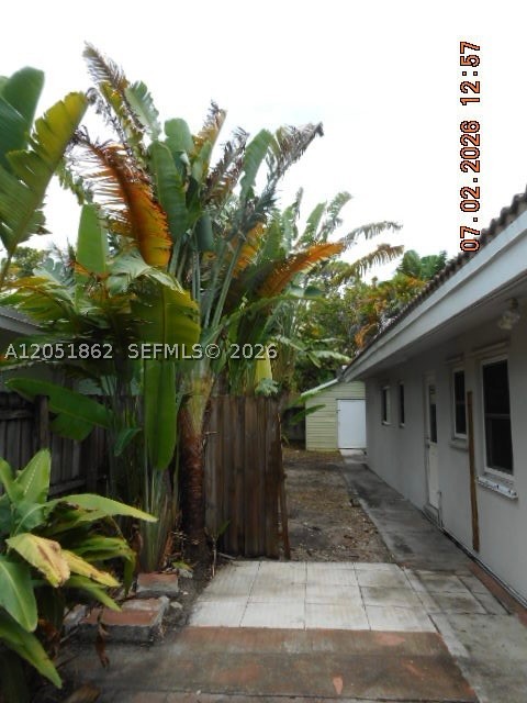 MANOR SQUARE - Residential Income