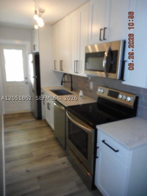 MANOR SQUARE - Residential Income