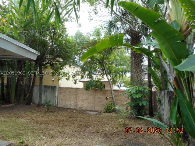 MANOR SQUARE - Residential Income