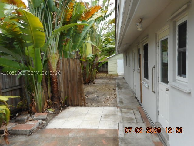 MANOR SQUARE - Residential Income