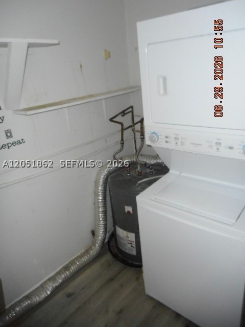MANOR SQUARE - Residential Income