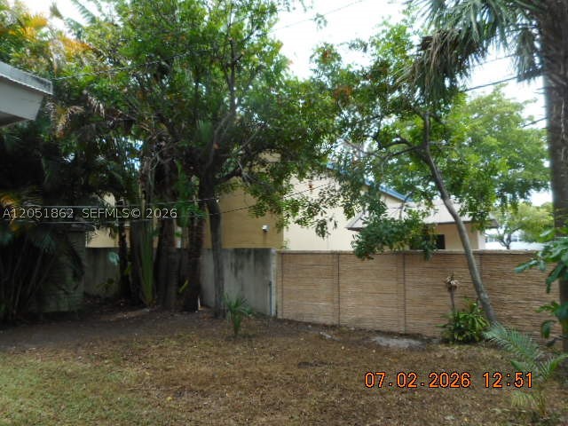 MANOR SQUARE - Residential Income