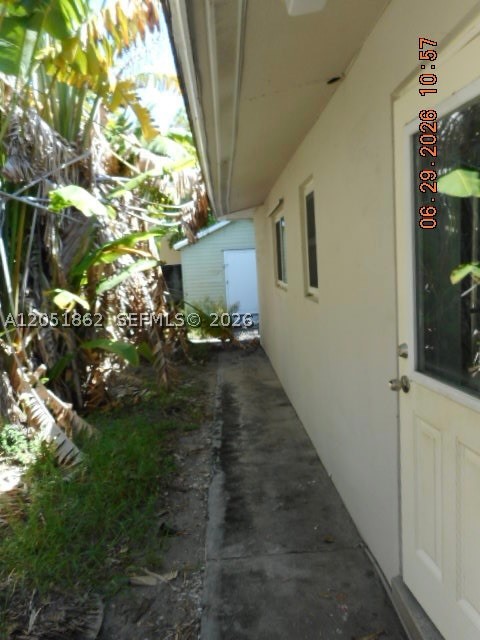 MANOR SQUARE - Residential Income