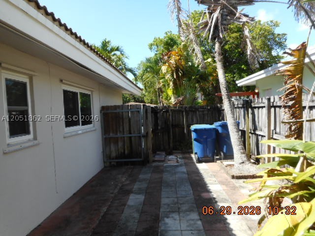 MANOR SQUARE - Residential Income