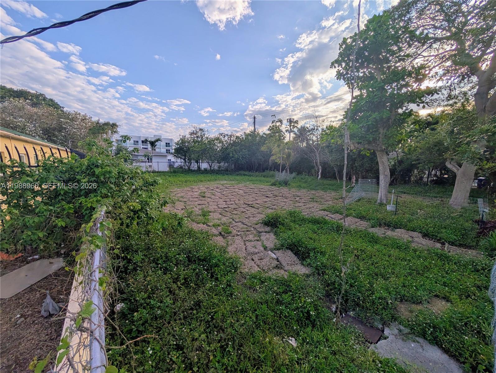 BISCAYNE HEIGHTS - Land