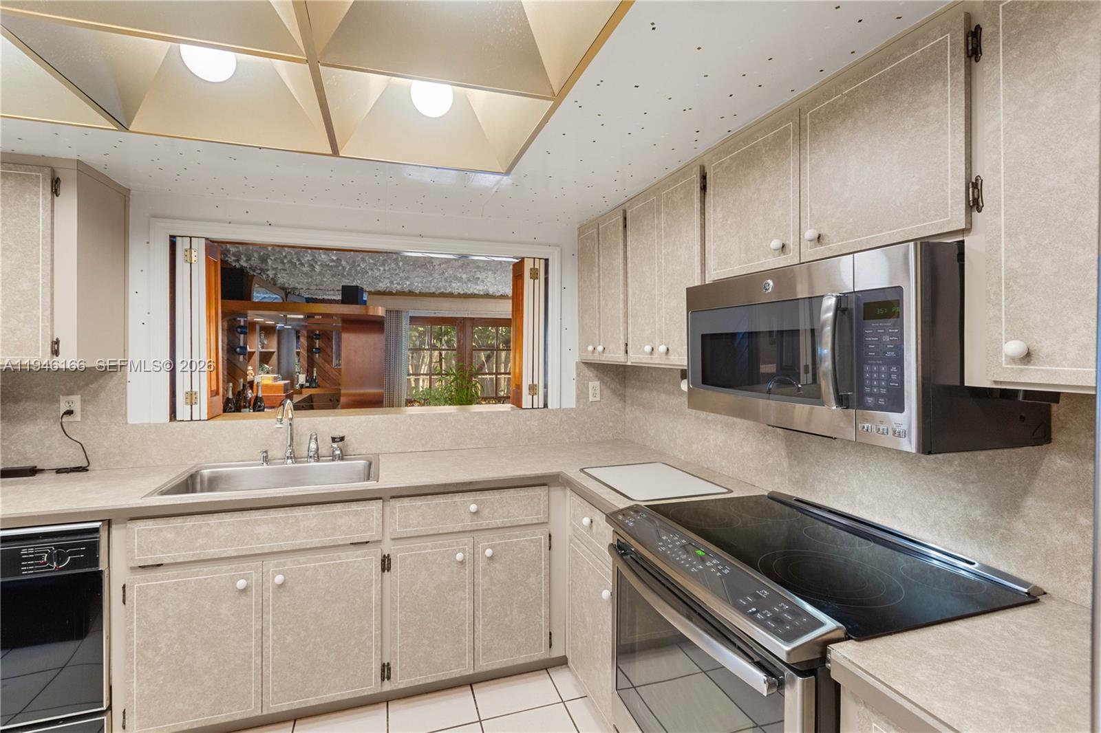 CYPRESS COVE ESTS SEC 3 - Residential