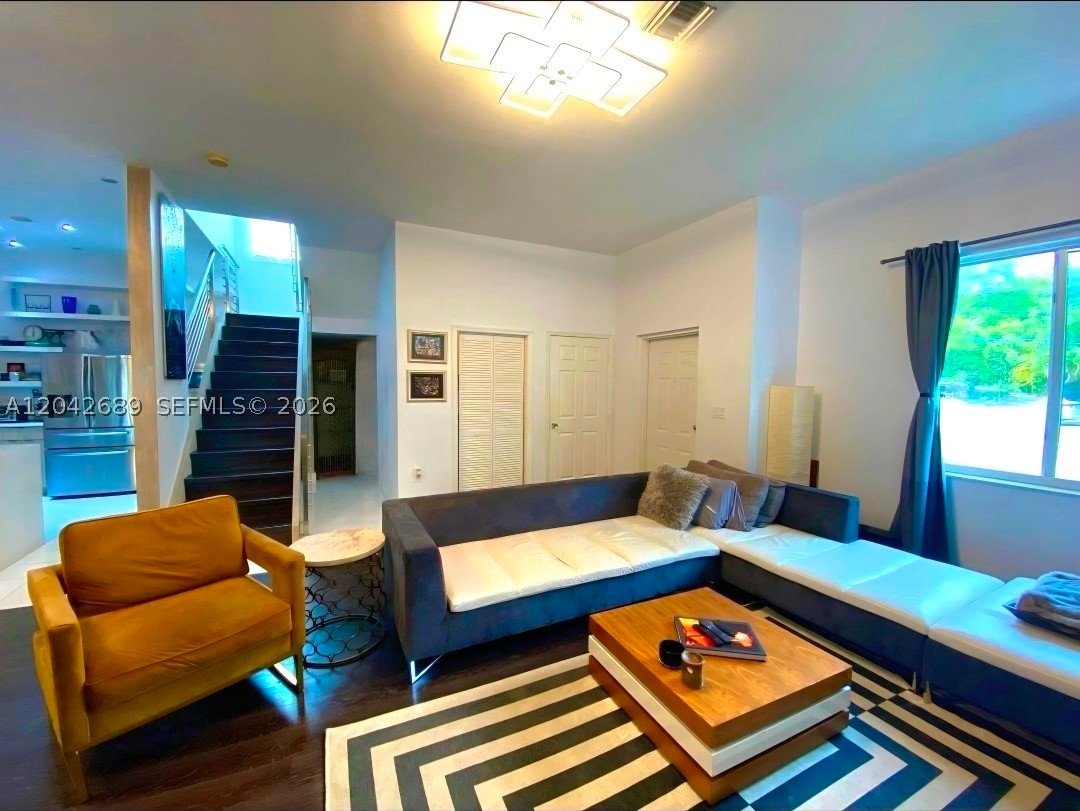 GATEWAY TO THE GROVE COND - Residential