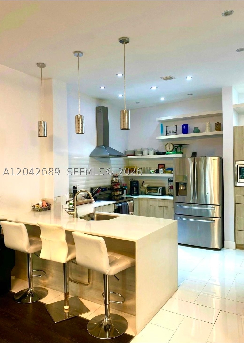 GATEWAY TO THE GROVE COND - Residential