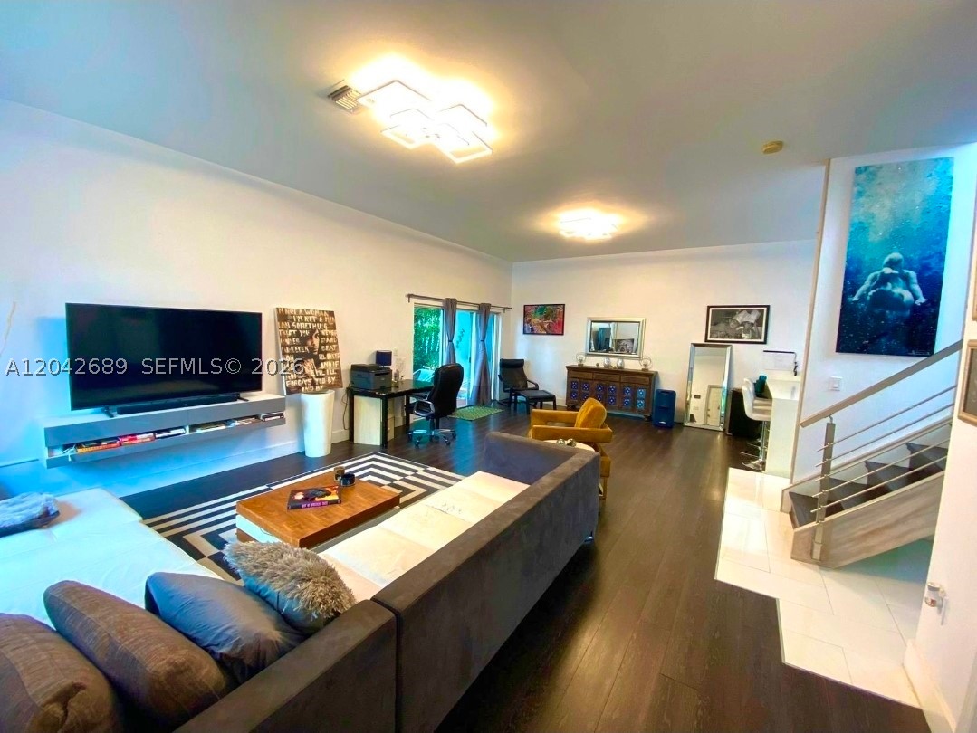GATEWAY TO THE GROVE COND - Residential