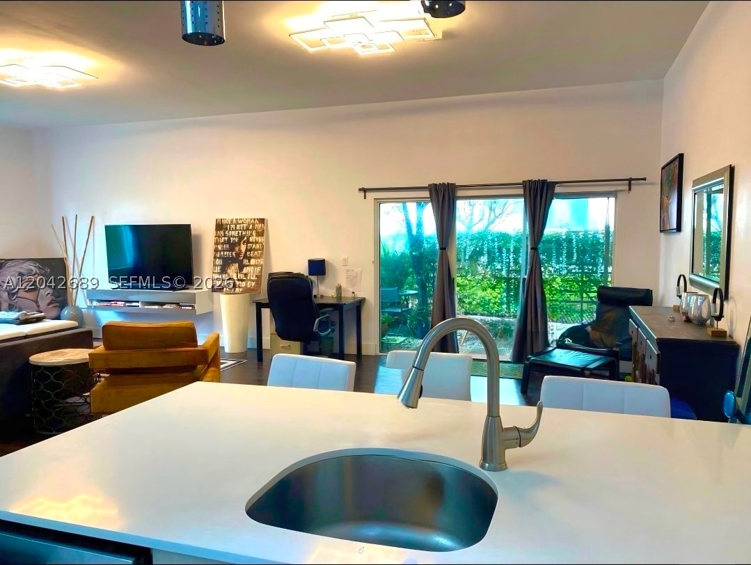 GATEWAY TO THE GROVE COND - Residential