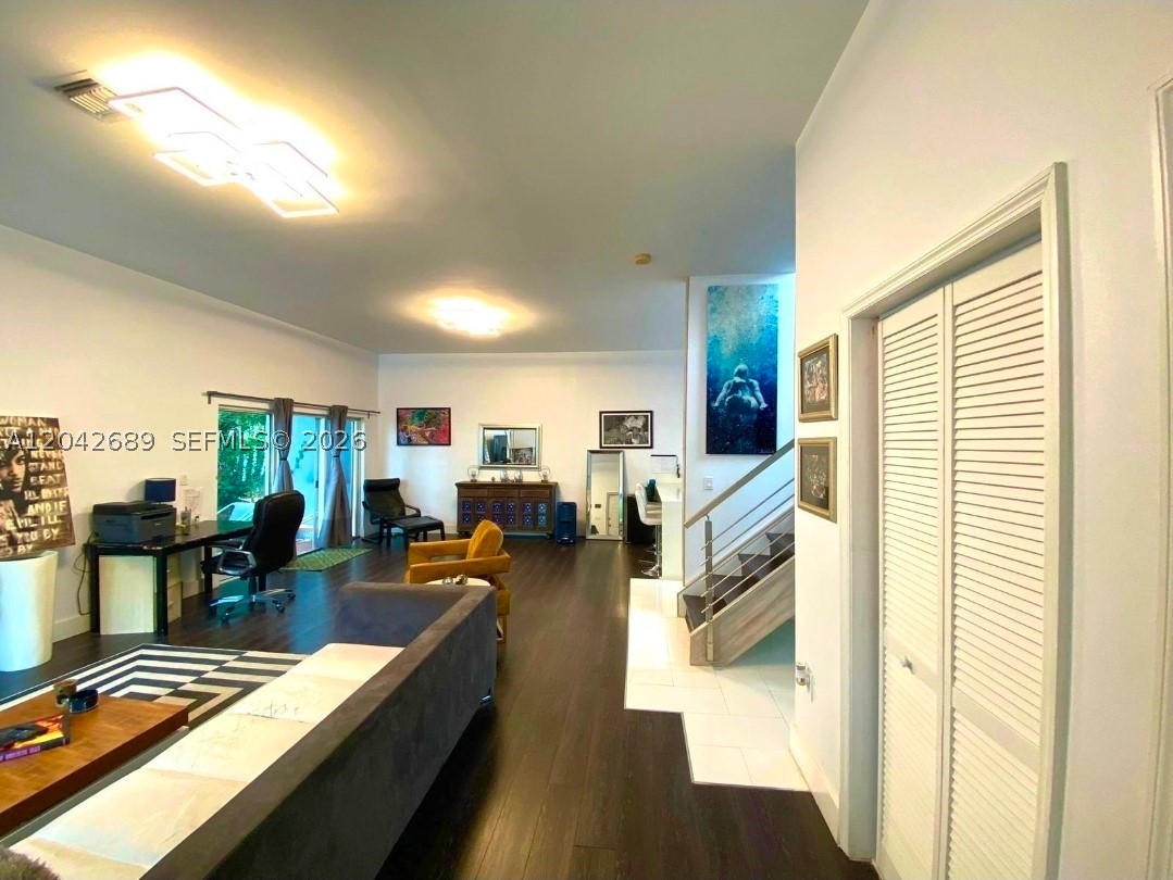 GATEWAY TO THE GROVE COND - Residential
