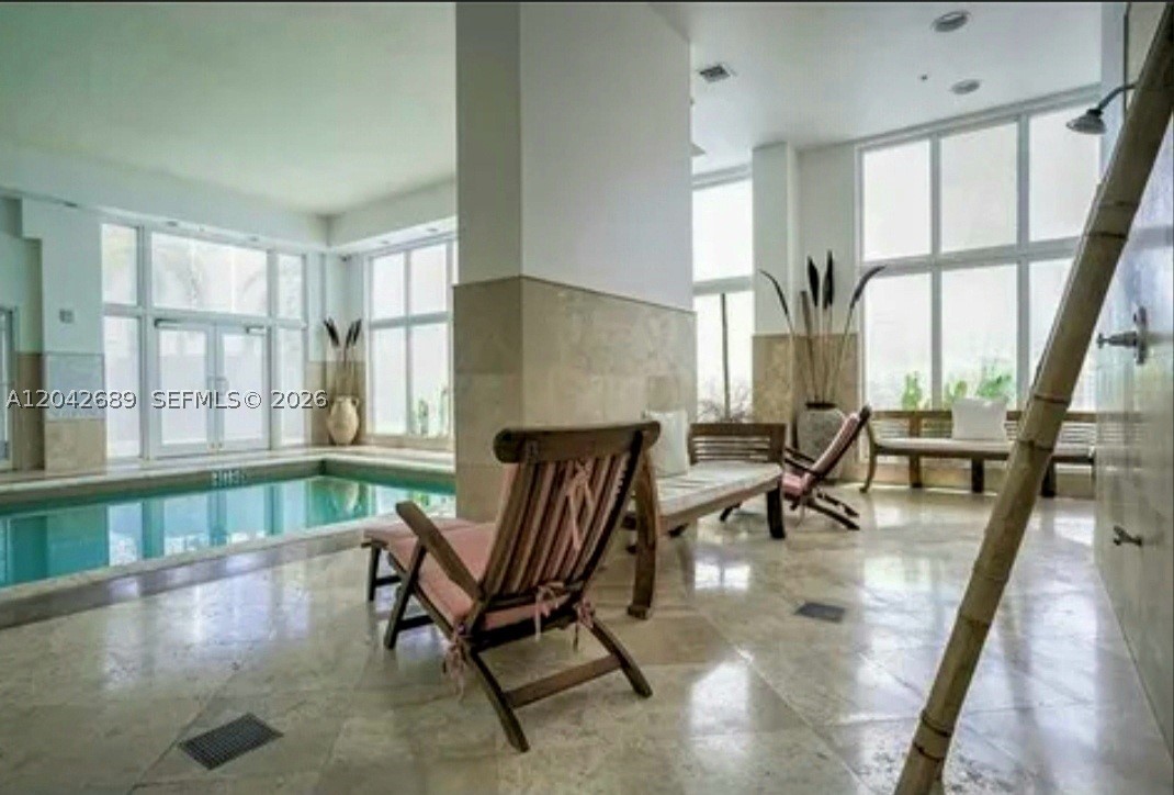 GATEWAY TO THE GROVE COND - Residential