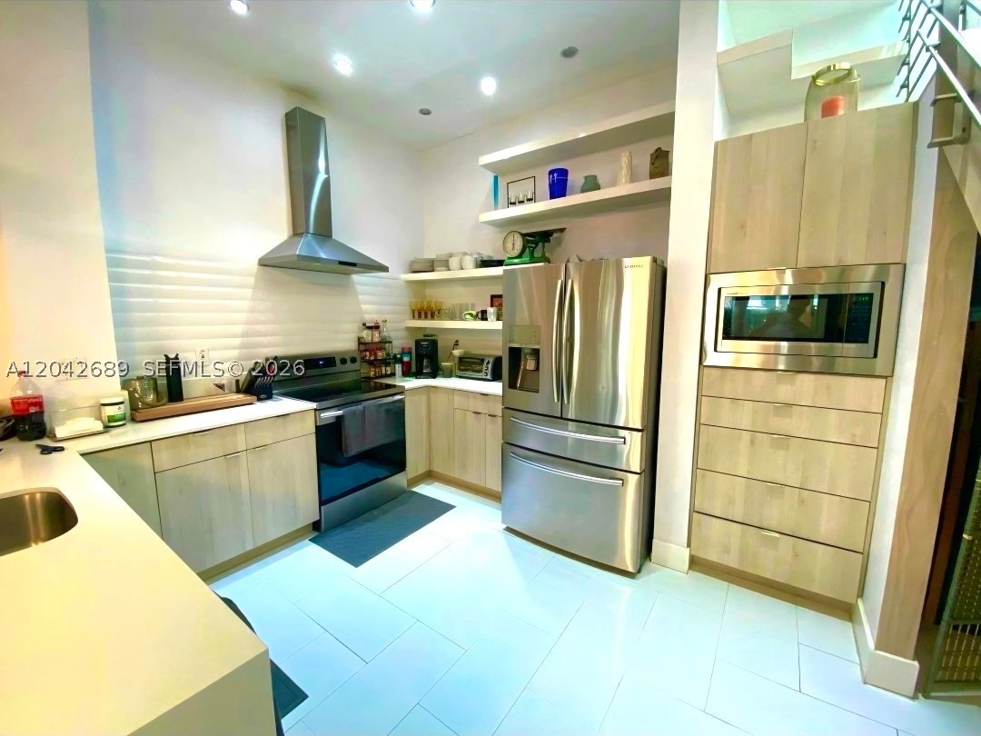 GATEWAY TO THE GROVE COND - Residential