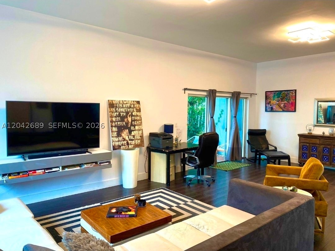 GATEWAY TO THE GROVE COND - Residential