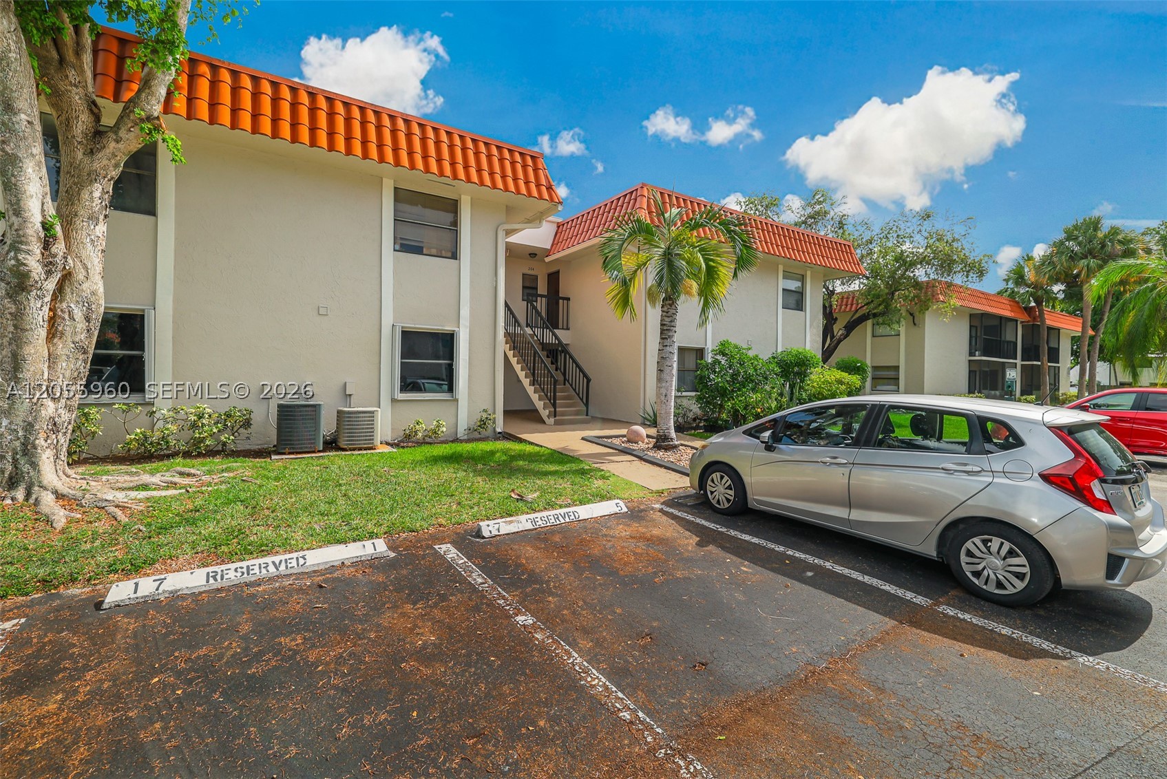 BANYAN TREE SEVEN CONDO - Residential