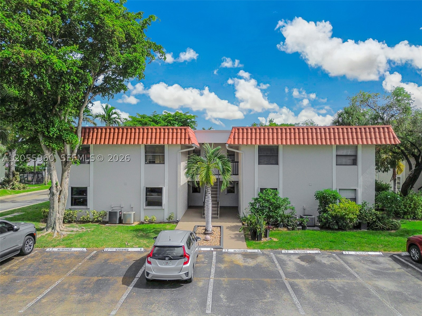BANYAN TREE SEVEN CONDO - Residential