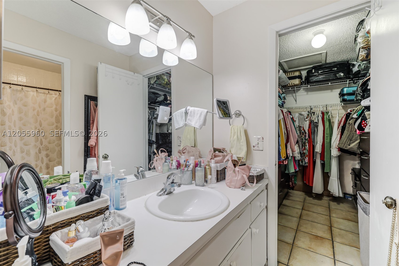 BANYAN TREE SEVEN CONDO - Residential