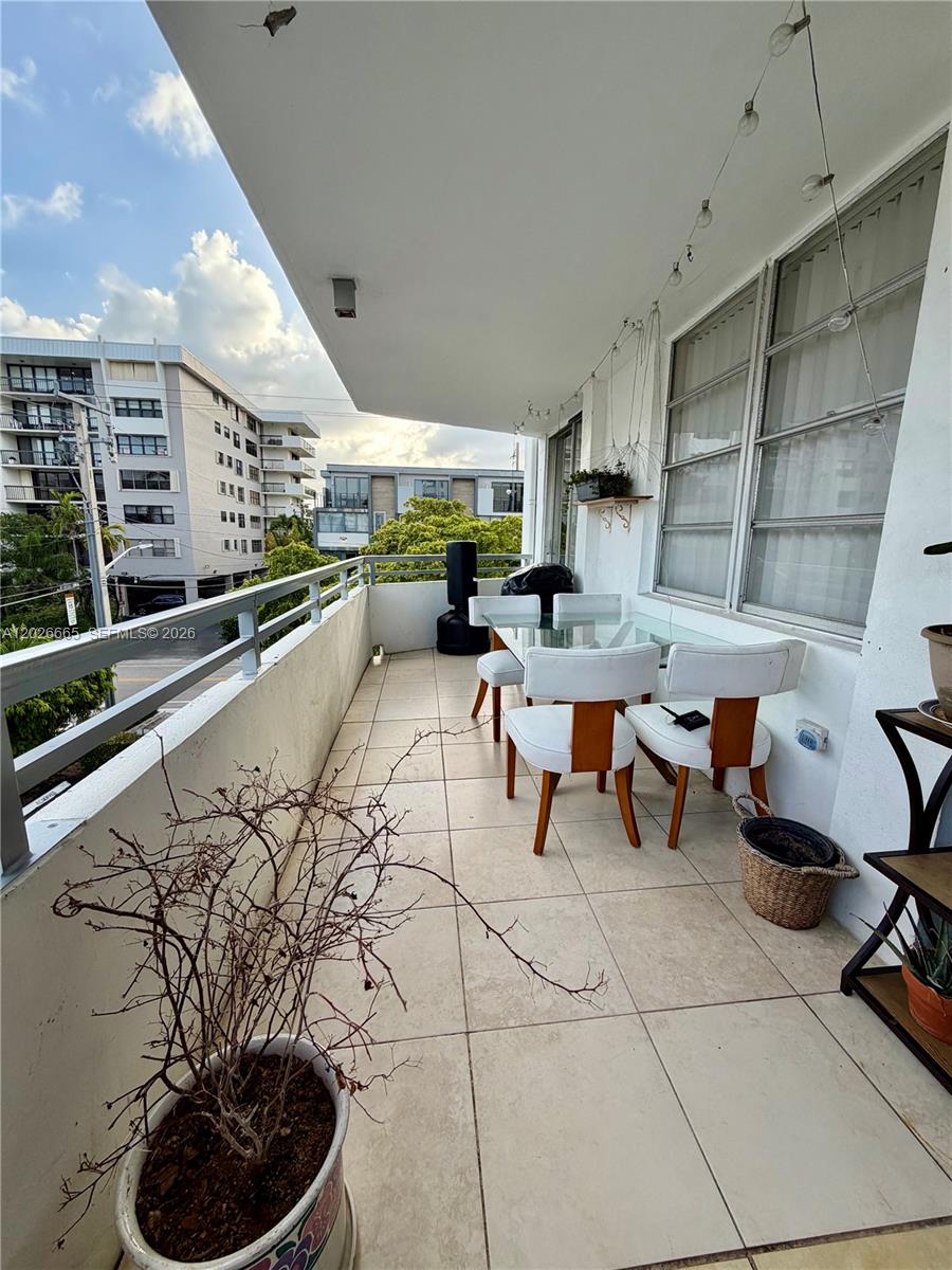 THE VINTAGE CONDO - Residential