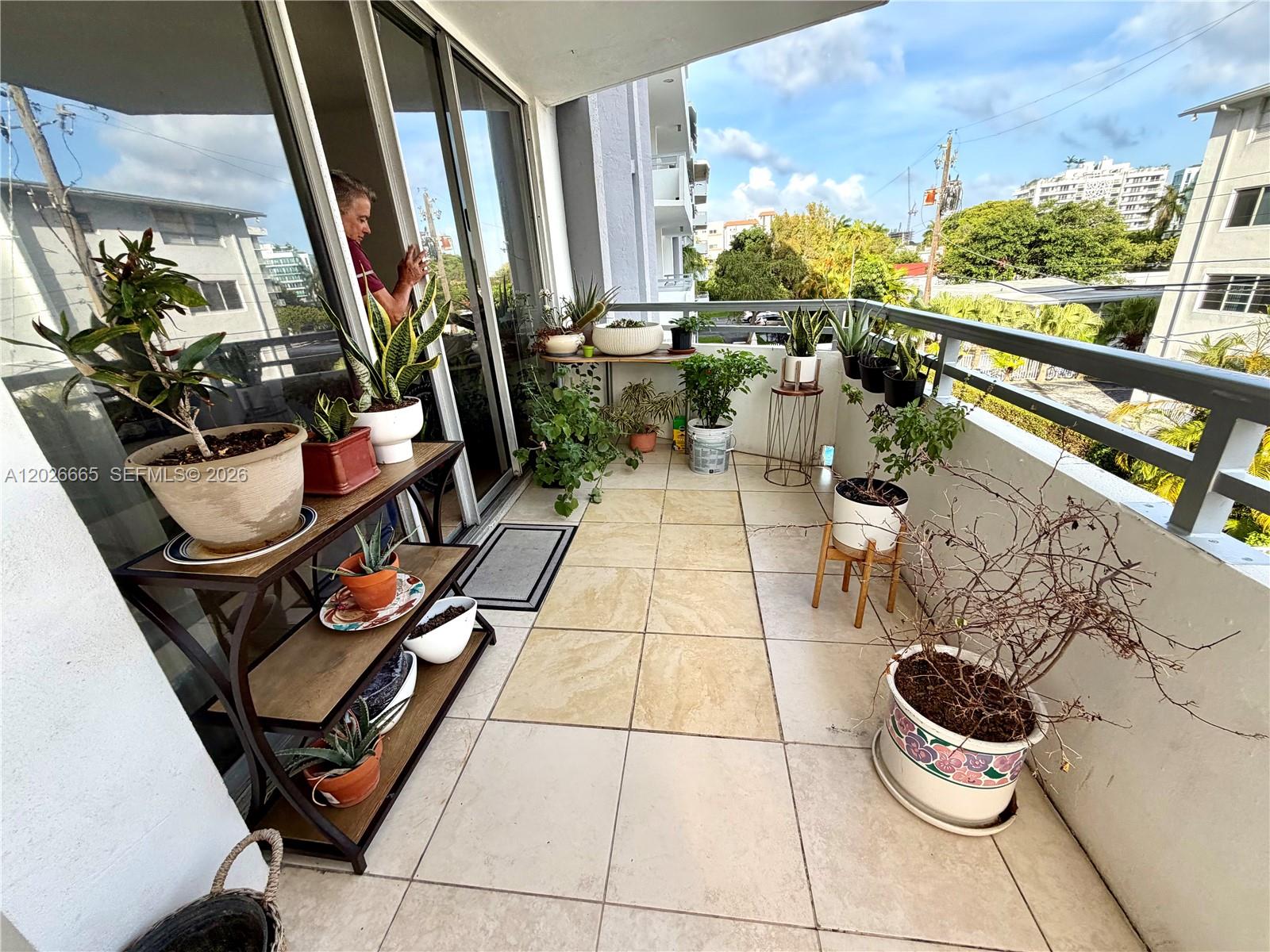 THE VINTAGE CONDO - Residential