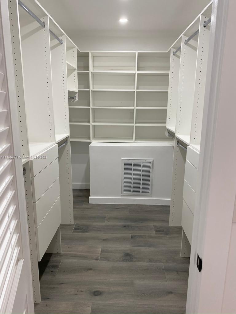 MIAMI SHORES BAY PK ESTAT - Residential