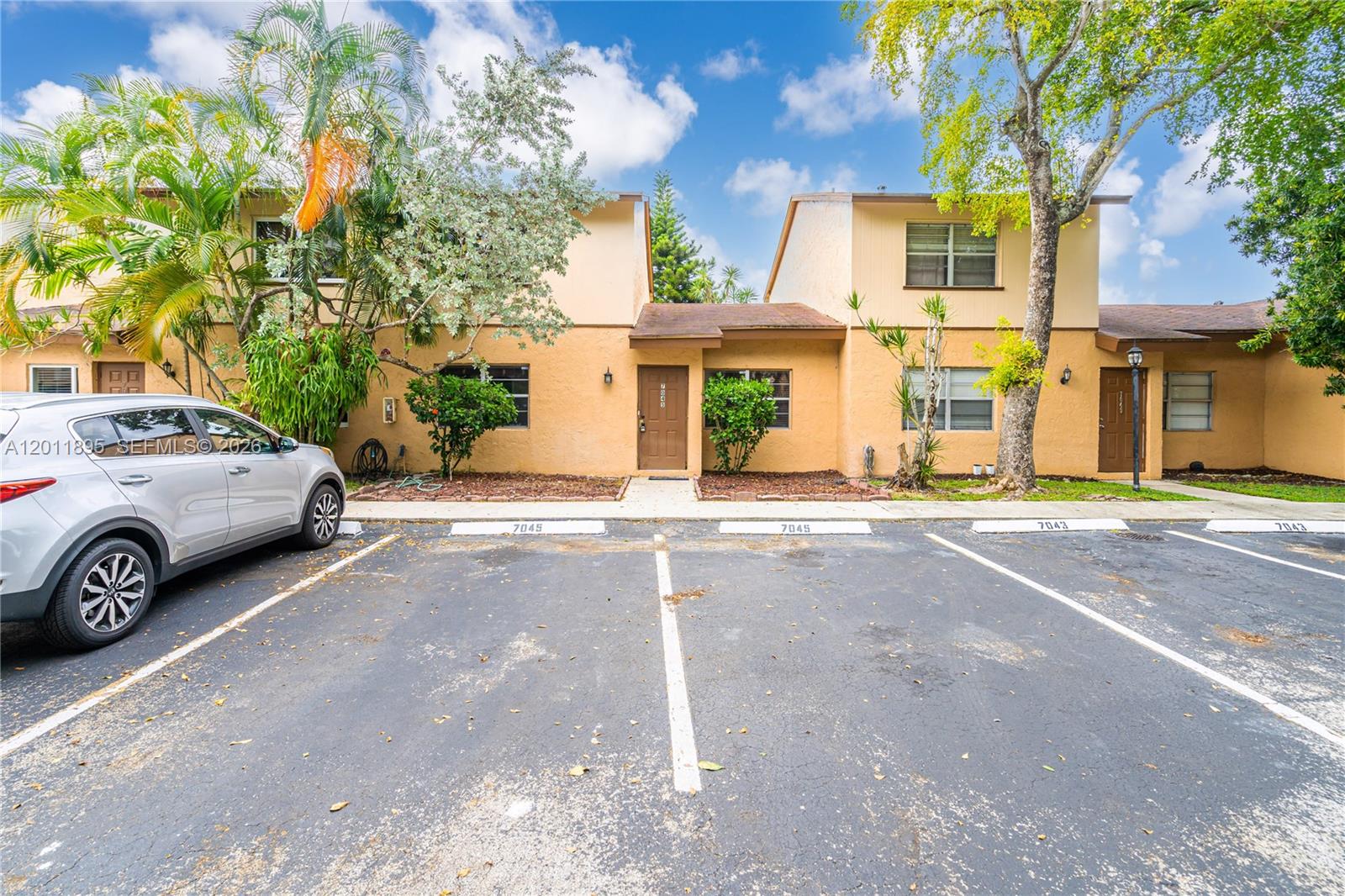 APPLE CREEK - Residential