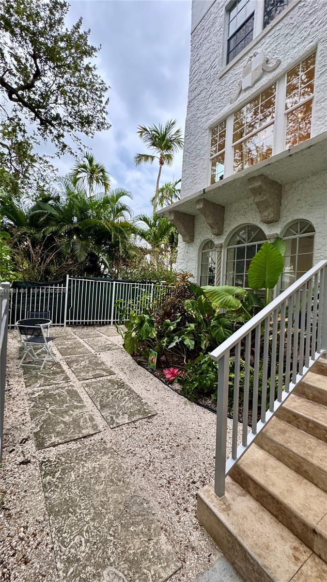 LINCOLN VIEW CONDO - Residential Lease