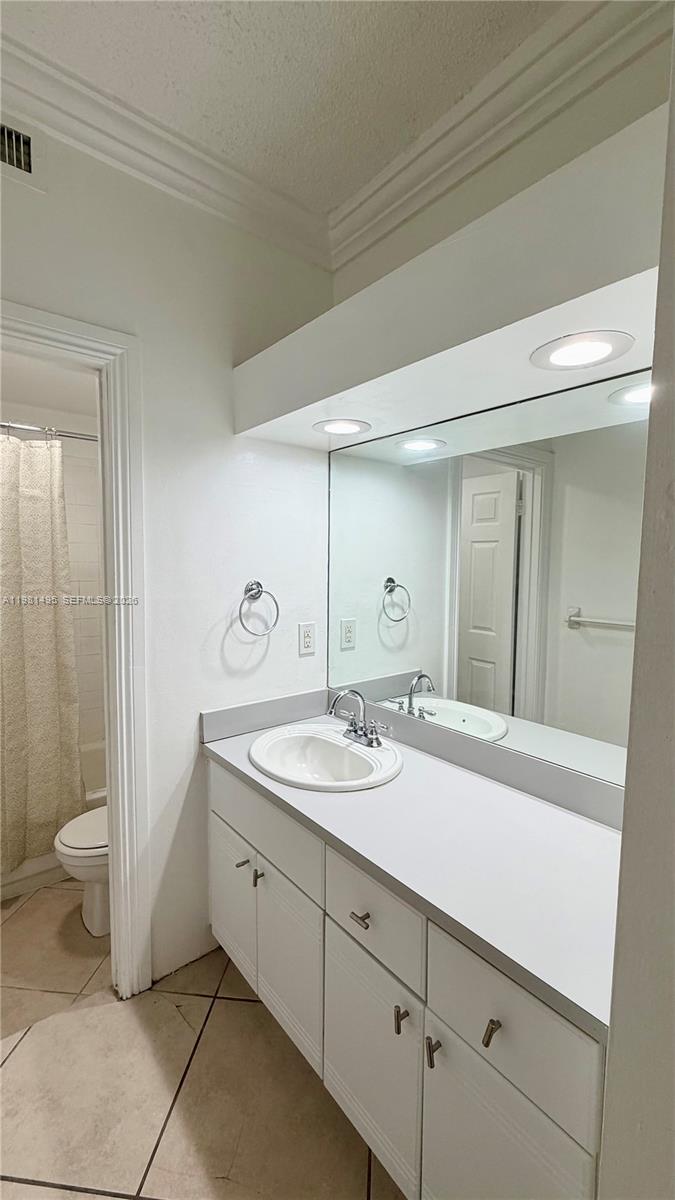 LINCOLN VIEW CONDO - Residential Lease