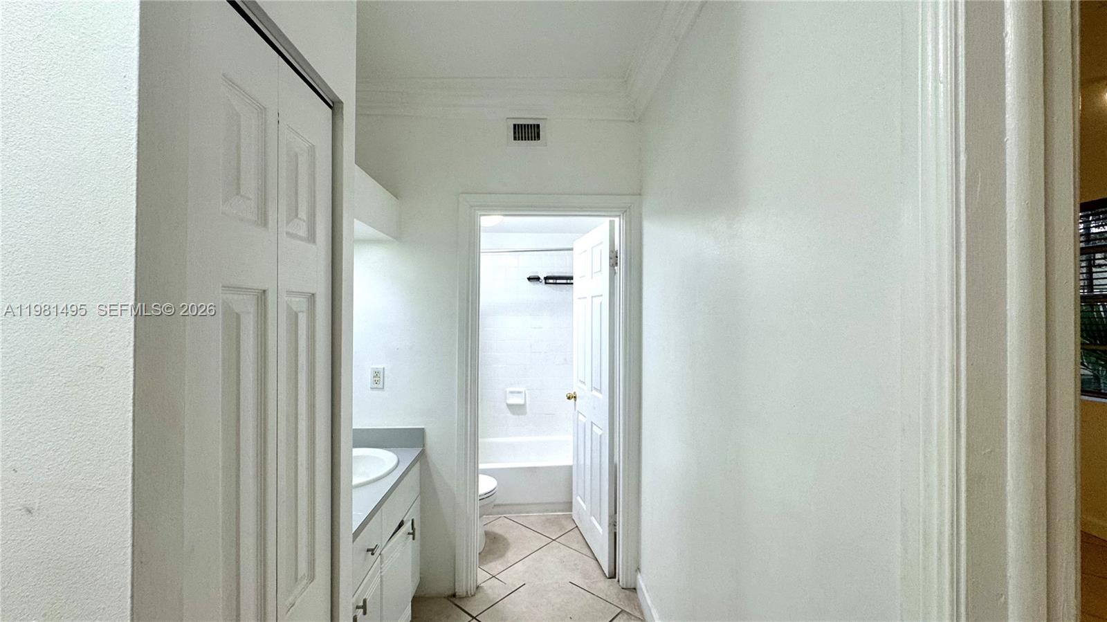LINCOLN VIEW CONDO - Residential Lease