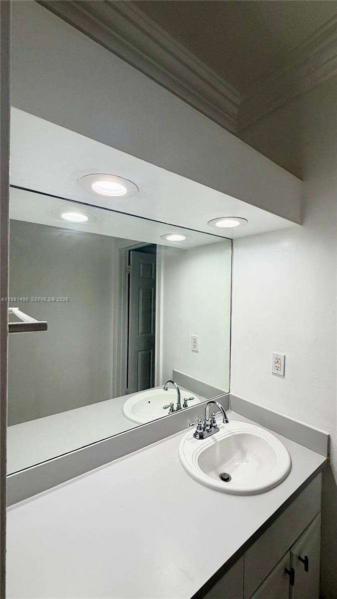 LINCOLN VIEW CONDO - Residential Lease